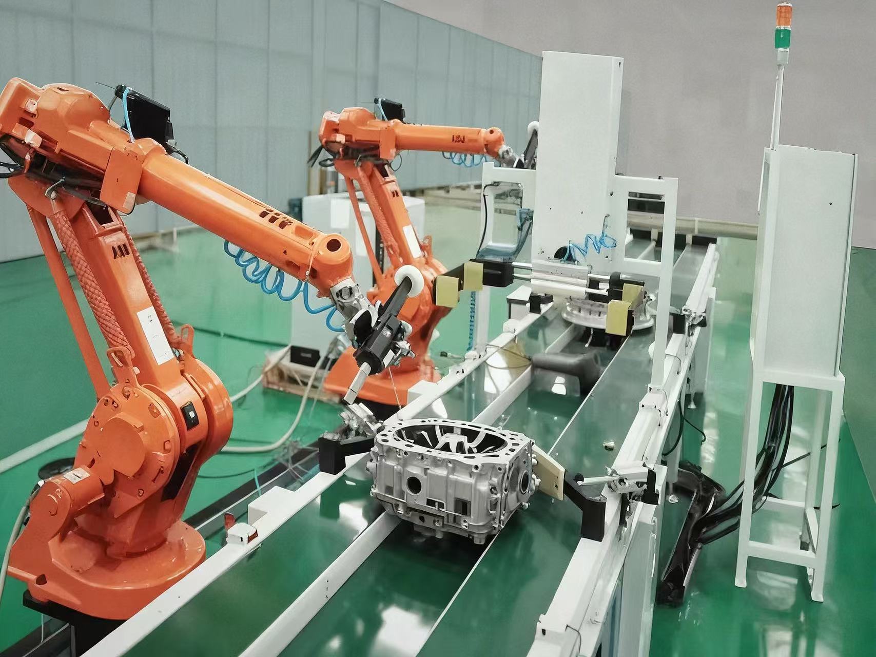 青岛新控铸件打磨机器人实战应用解析：汽车零部件打磨实践